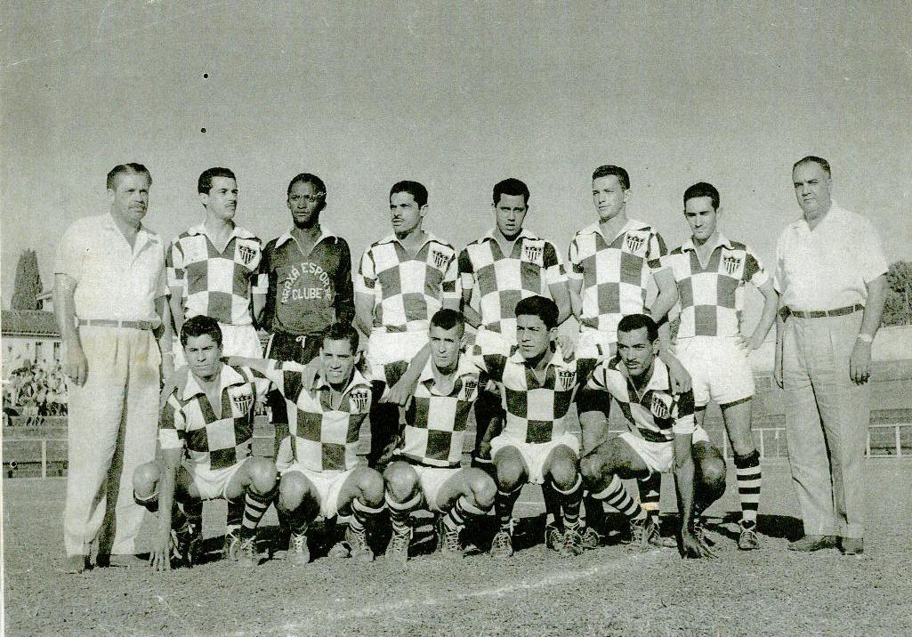 Time do Araxá em campo